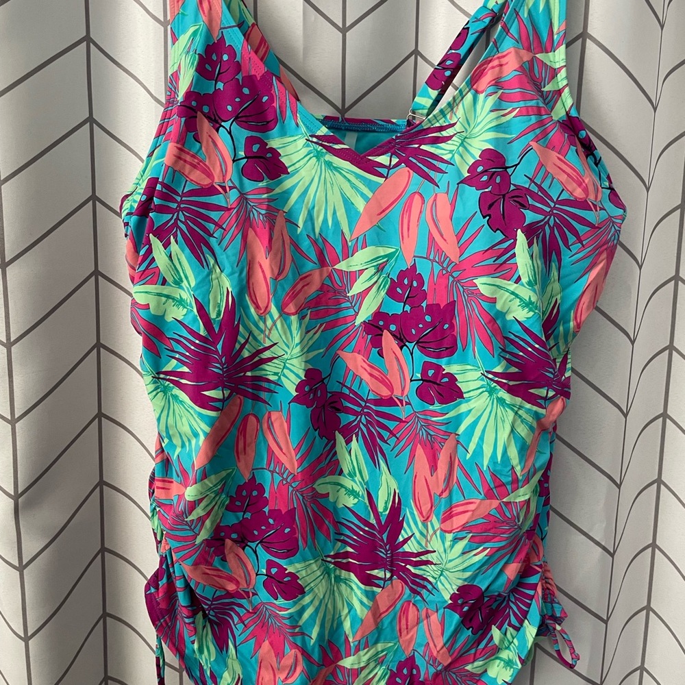 Lands End DDD-Cup Chlorine Resistant Adjustable V-neck Underwire Tankini Top